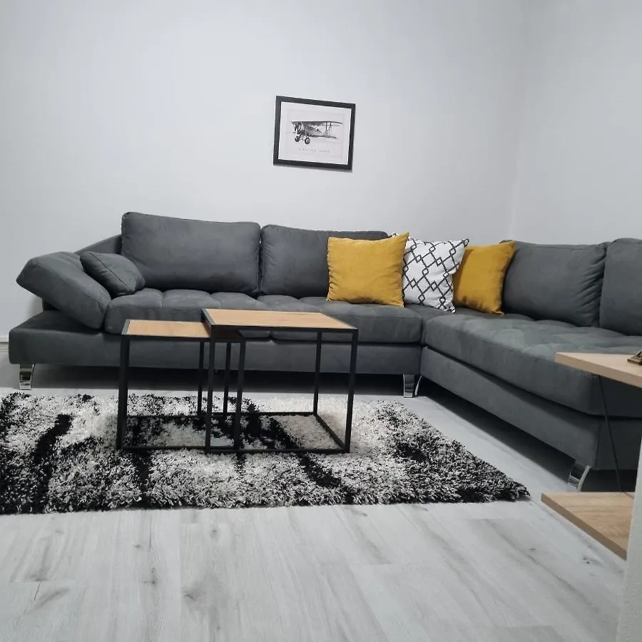 Apartment Cozy Home In Tirana