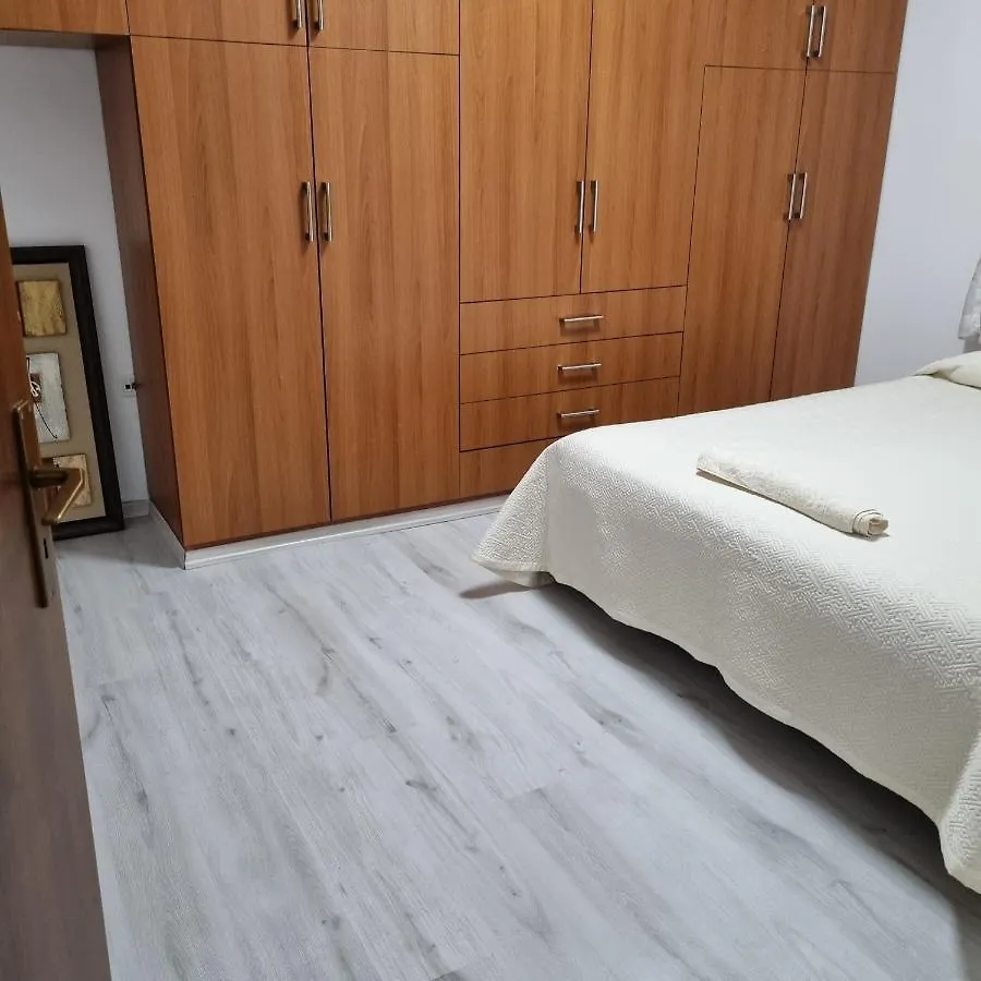 Cozy Home In Tirana 0*,